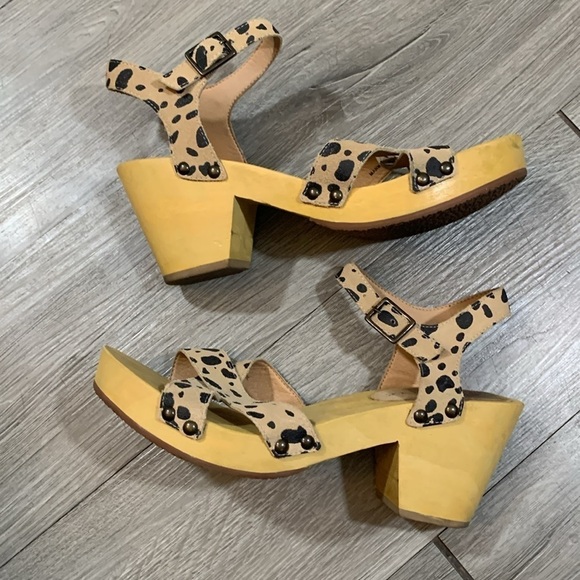 Matisse Shoes - Matisse Animal Print Leather “Jump in” Wood Heel‎ Clogs/Sandals size 9